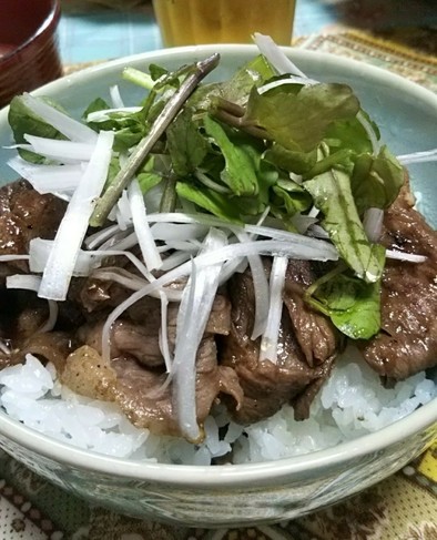 秋田錦牛の焼き肉丼の写真