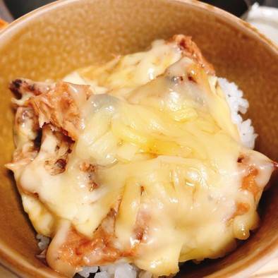 鯖缶15★スピードランチサバ味噌チーズ丼の写真