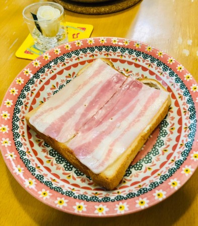 簡単！レンジで食パン♪ベーコンマヨ〜☆の写真