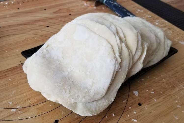 大判餃子の皮 レシピ 作り方 By Maik01 クックパッド 簡単おいしいみんなのレシピが356万品