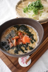 "生スピルリナ"のアジアンスタミナつけ麺