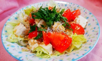 ごま香る♡豆腐とトマトのじゃこサラダの写真