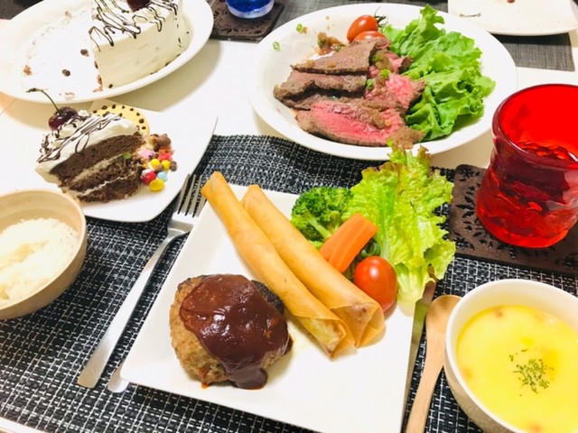 ハンバーグで夕飯 誕生日ディナー定番 レシピ 作り方 By 体裁よく クックパッド 簡単おいしいみんなのレシピが366万品