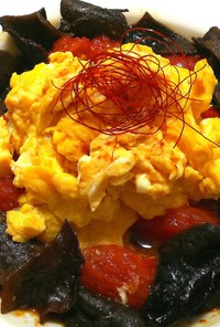 卵で簡単◎キクラゲとトマトの炒め物