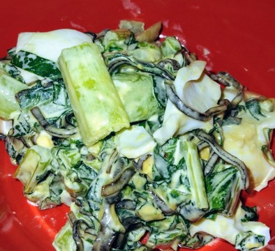 小松菜とゆで卵のサラダの写真