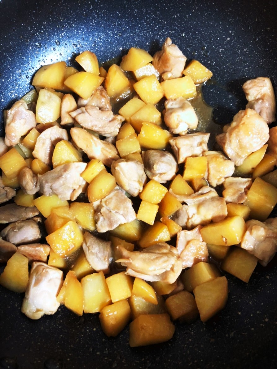 じゃがいもと鶏もも肉の炒め煮の画像