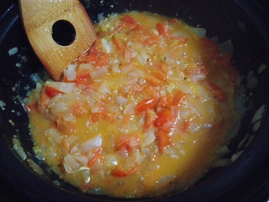 簡単トマト玉葱ソース→パスタ・ハンバーグの画像