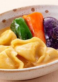 冷凍水餃子と夏野菜の簡単スープカレー