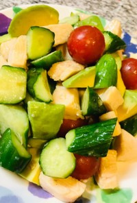 サラダチキンと野菜の簡単ゴロゴロサラダ