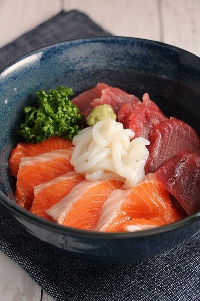 簡単！銀鮭海鮮丼の写真