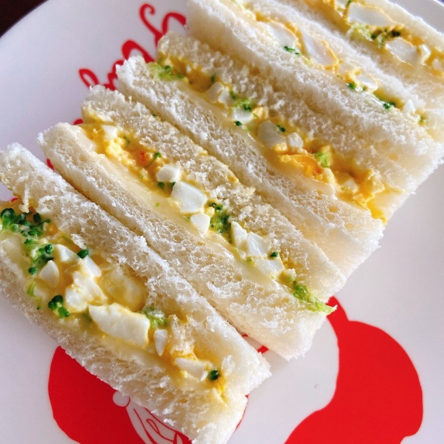 チーズとろける卵のサンドイッチの画像