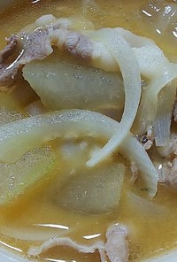 冬瓜と豚バラ肉の味噌汁