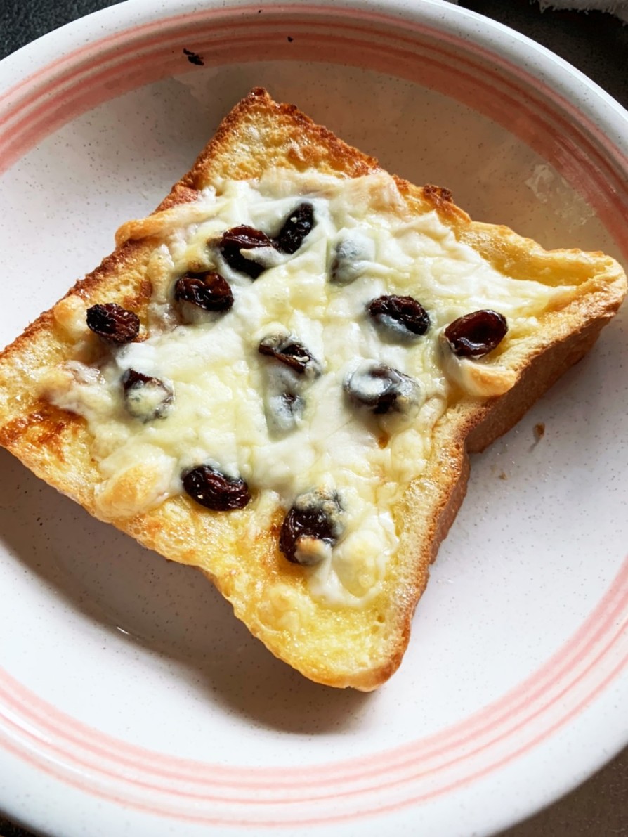 レーズンとチーズのフレンチトーストの画像