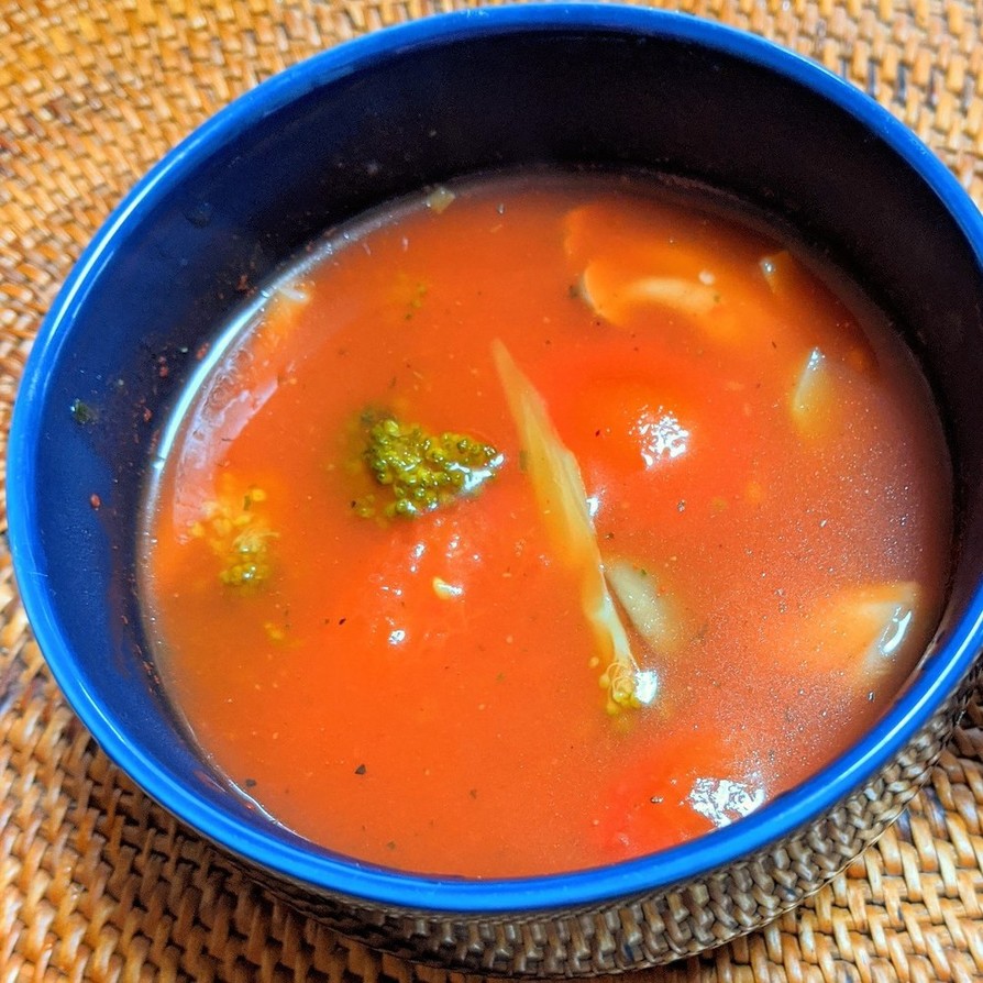 トマトジュースのスープの画像