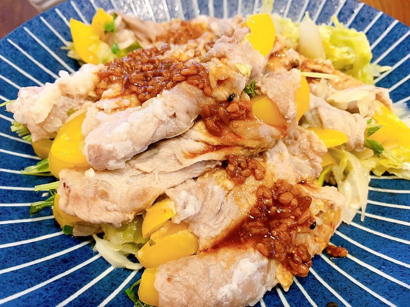 豆苗とパプリカと豚キャベの蒸し焼き by なかまど♫ 【クックパッド】 簡単おいしいみんなのレシピが350万品