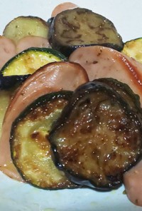 ズッキーニ・茄子・魚肉ソーセージの炒め物
