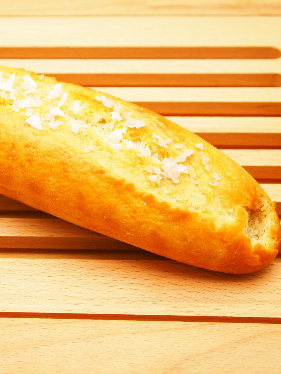 フレークソルトとブレス産バターの塩パンの画像