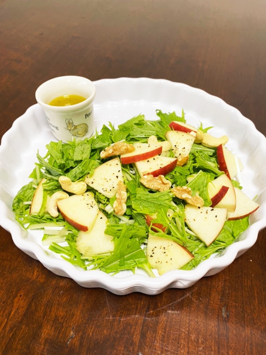 シャキシャキ♡水菜とリンゴとナッツサラダの画像
