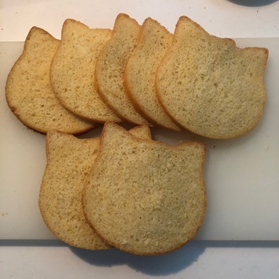 ネコパン1斤型で作る「ねこ形食パン」の写真