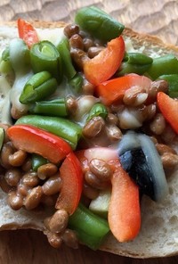 納豆と夏野菜のトースト