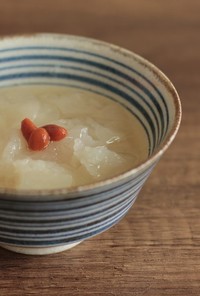 梨と白きくらげの甘いスープ