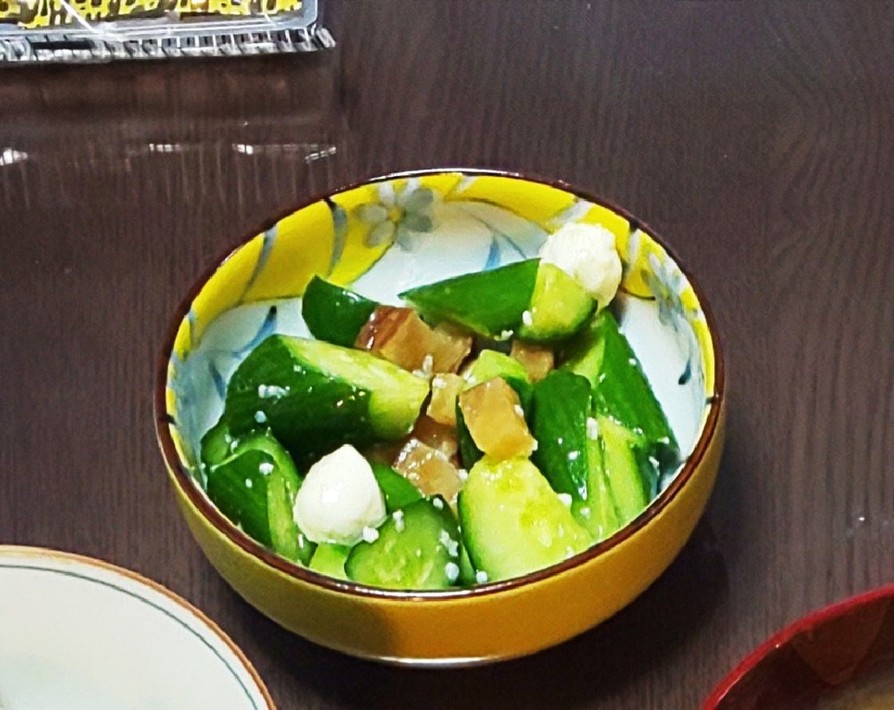燻製薫るきゅうりのサラダの画像