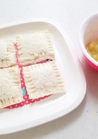 【幼児食】バナナペーストのサンドイッチ