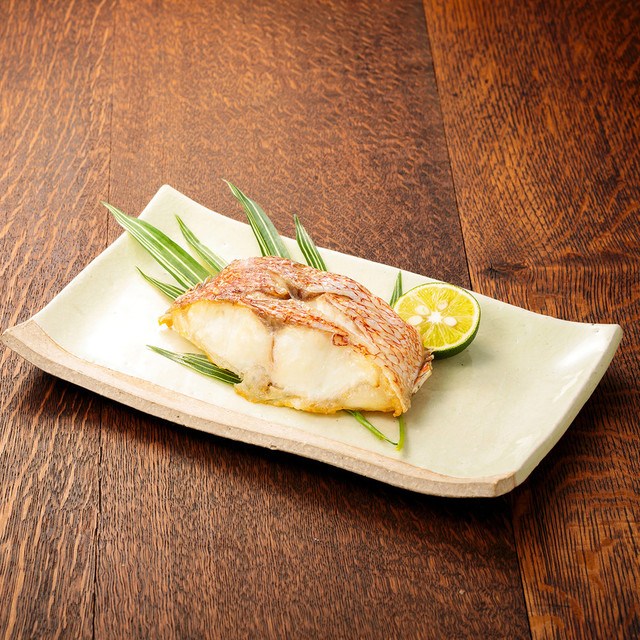 スモークトースターで 鯛の塩焼き レシピ 作り方 By 小泉成器 公式 クックパッド 簡単おいしいみんなのレシピが359万品