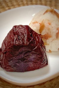 【鮭おにぎり】赤紫蘇包み