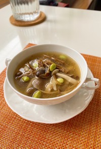 キノコの中華風スープ
