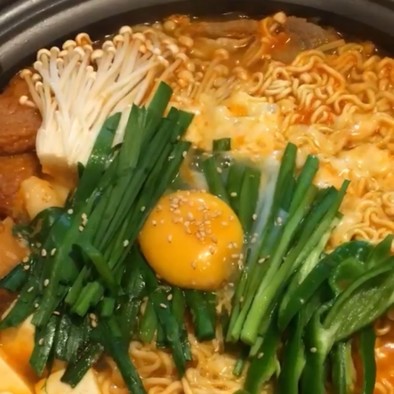 辛ラーメン　アレンジ　韓国鍋の写真