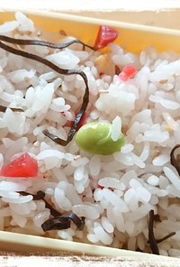 カリカリ梅と枝豆と塩昆布のご飯