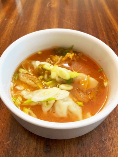 簡単！キムチ餃子スープの写真