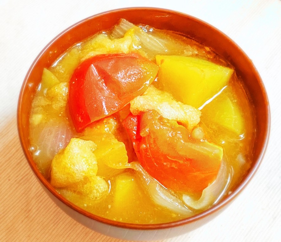 簡単ヘルシー☆トマトと松山油揚げの味噌汁の画像