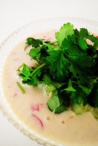 簡単めんつゆチリソース冷製豆乳スープ