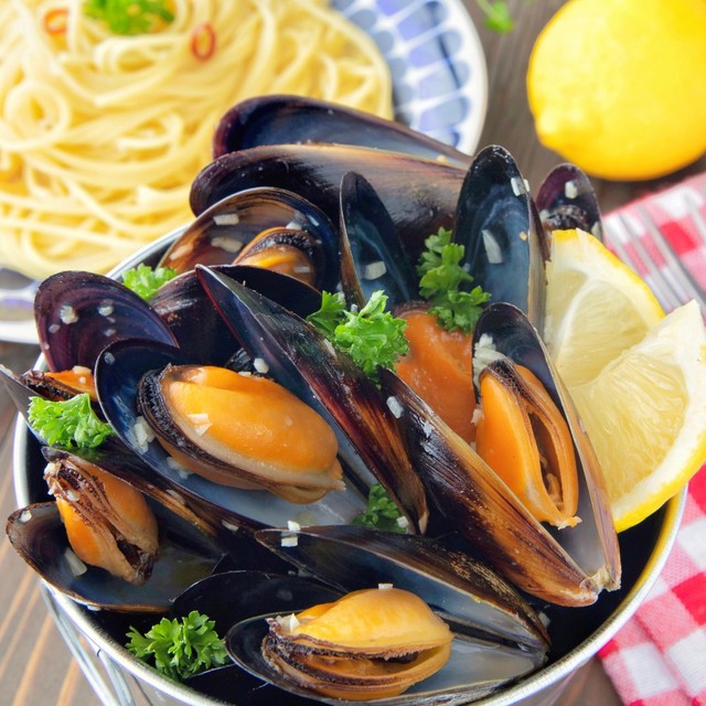 ムール貝のワイン蒸し 蒸し汁で絶品パスタ レシピ 作り方 By まこりんとペン子 クックパッド 簡単おいしいみんなのレシピが367万品