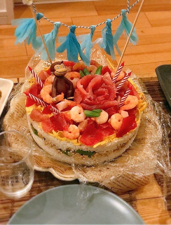 誕生日やひな祭り。ちらし寿司ケーキの画像