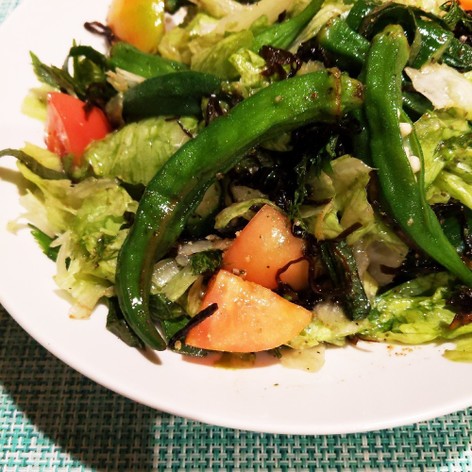 夏野菜のハーブと塩昆布のサラダ　