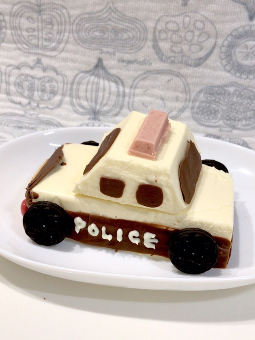 誕生日★レアチーズの立体パトカーケーキの画像