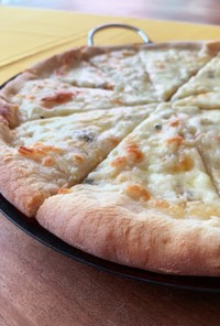 tres  pizza〜3種のチーズピザ