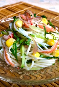 カニカマ・茗荷・胡瓜・コーンの素麺サラダ