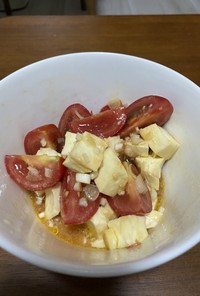 トマトとモッツァレラチーズ、エシャロット