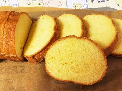 トヨ型で甘くて濃厚なブリオッシュ食パンの写真