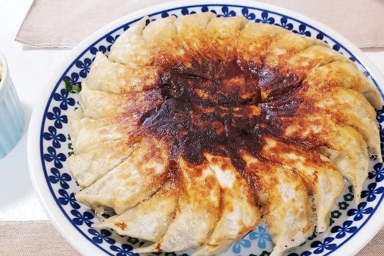 野菜多めの餃子 餃子 レシピ 作り方 By しょん子 クックパッド 簡単おいしいみんなのレシピが356万品