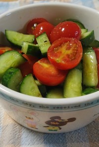 ミニトマトとキュウリの簡単洋風サラダ