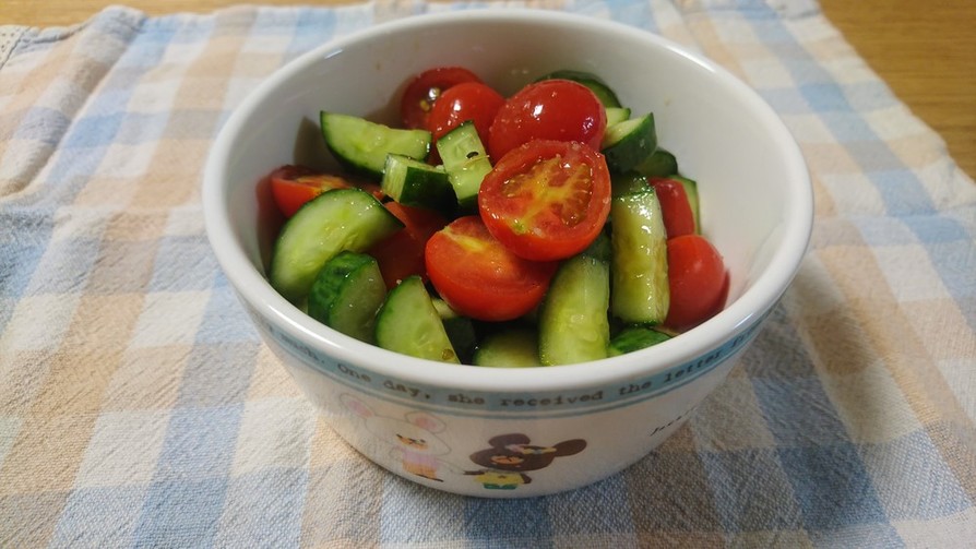 ミニトマトとキュウリの簡単洋風サラダの画像