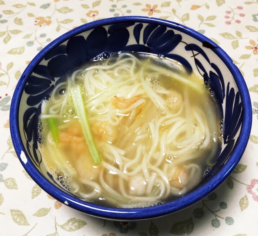 残った冷麦でアジアンなスープの画像