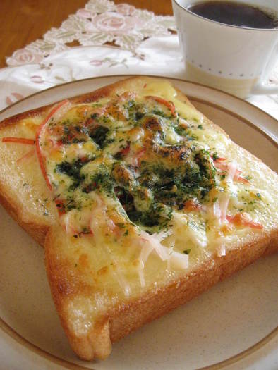 カニカマと青海苔のチーズトーストの写真