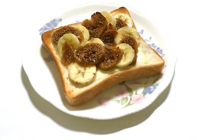 無花果バナナトーストの写真