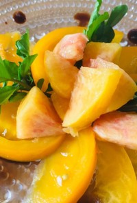 黄桃とトマト（黄色）ルッコラのサラダ